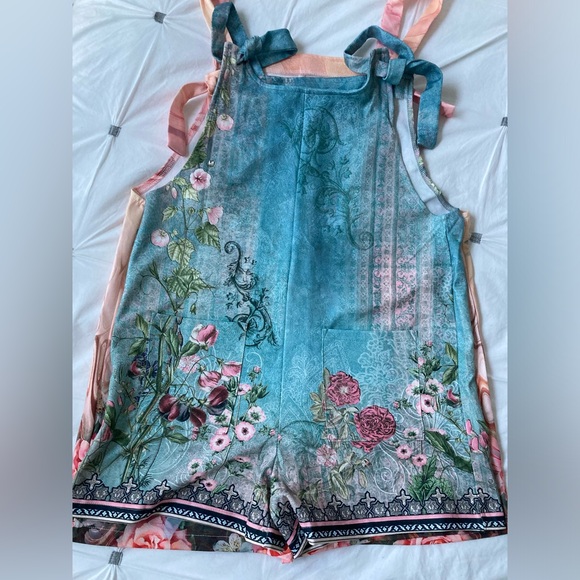 Emery Rose Floral loose fit rompers - Picture 7 of 10